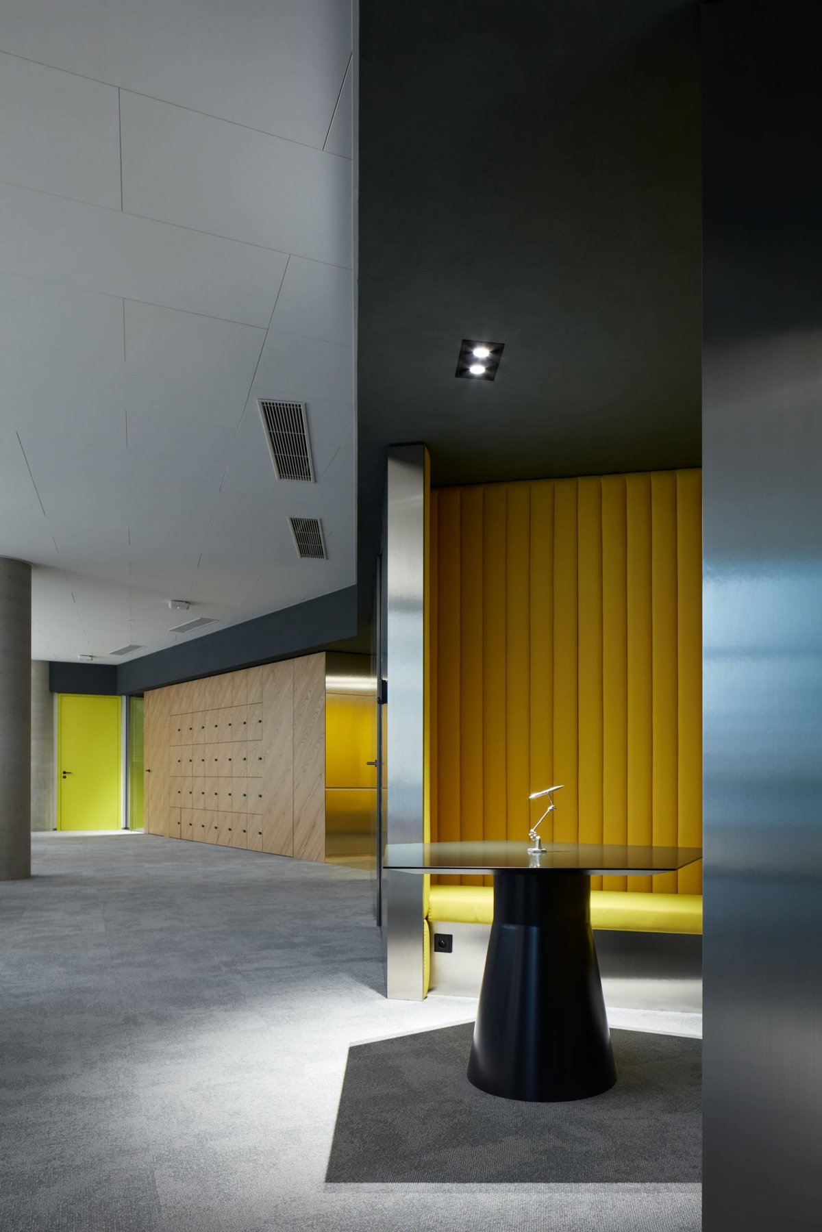 EOH IT Hub, realizace Lockers, pohled 5