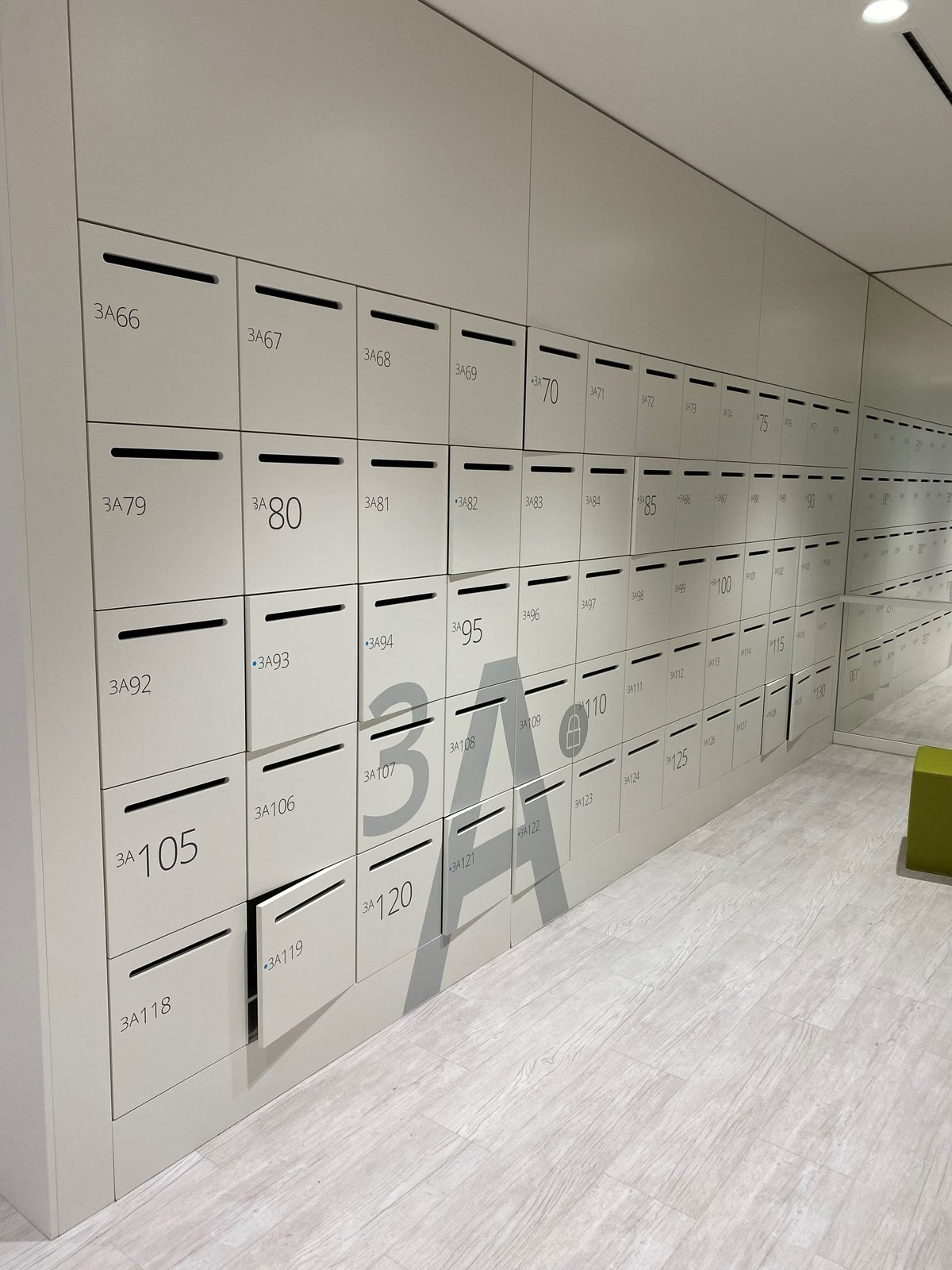 Deloitte, realizace Lockers, pohled 1